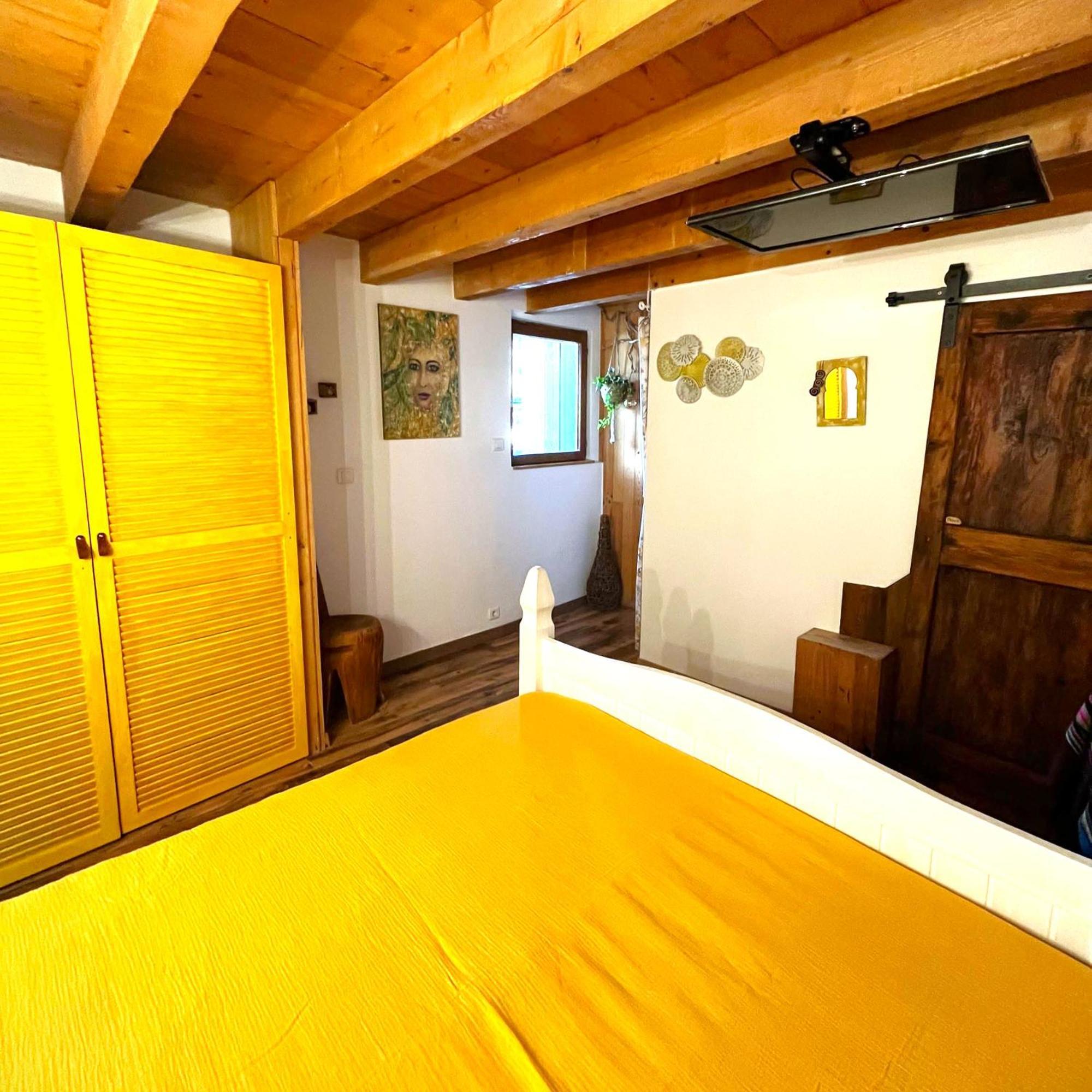 Cozy Mini House With Beautiful Views Apartment Eygliers Bagian luar foto